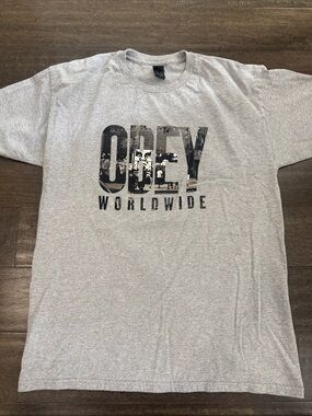 Obey Worldwide Men's Gray Graphic Tee large